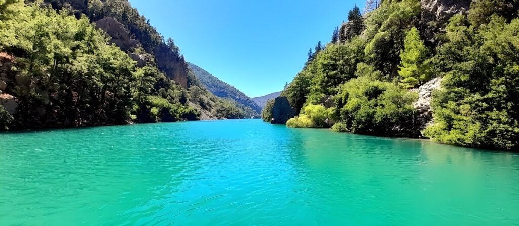 Widoki podczas pływania po Zielonym Kanionie