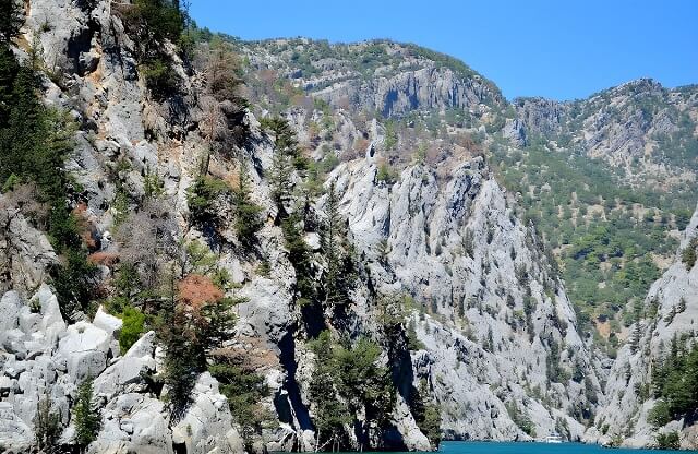 Widok na skały z punktu widokowego