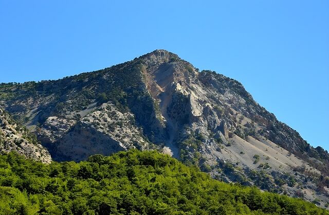 Widok na skały z punktu widokowego