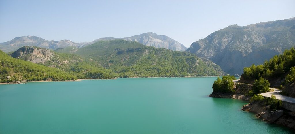 Widok na zbiornik wodny Zielonego Kanionu