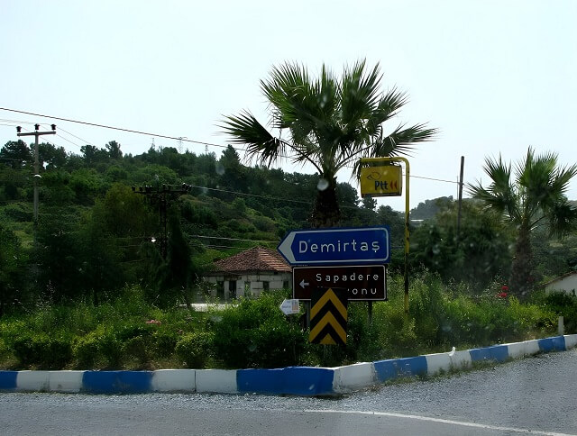 Znak na drodze D400, Alanya, Turcja