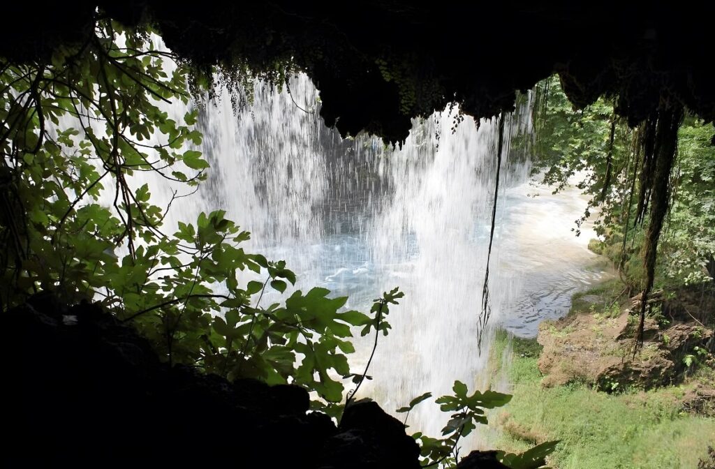 Widok na wodospad Górny Duden