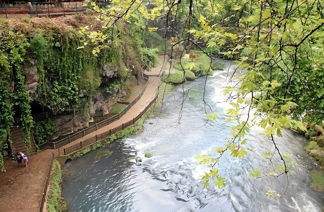 Park obok wodospadu Górny Duden