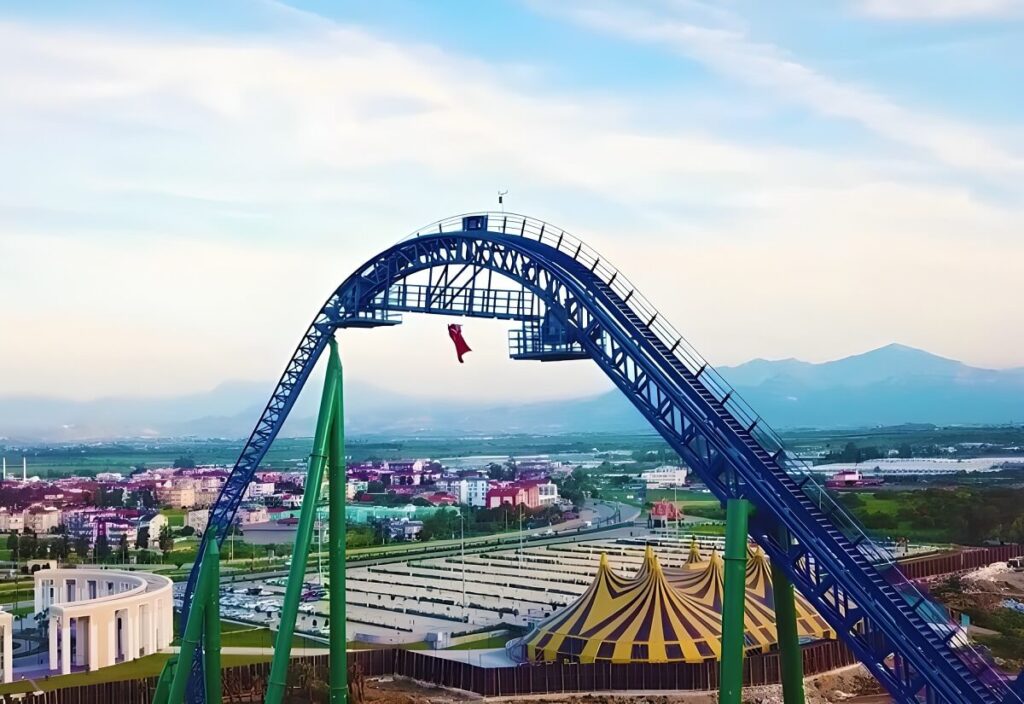 Atrakcja "Hyper Coaster" w parku rozrywki The Land of Legends