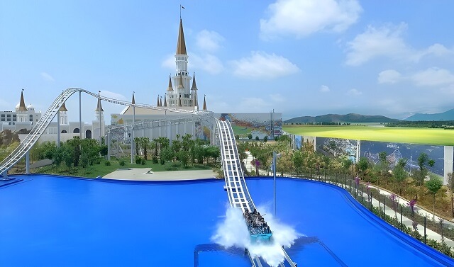 Atrakcja "Typhoon Coaster" w parku rozrywki The Land of Legends