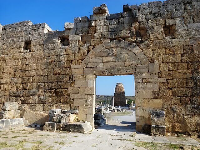 Brama rzymska w Perge
