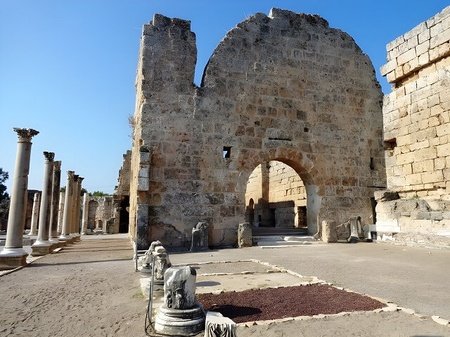 Ruiny kościoła w Perge