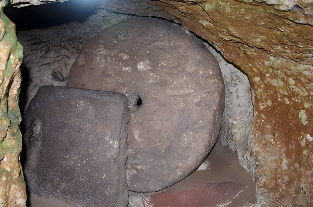 Drzwi do podziemnego miasta Derinkuyu