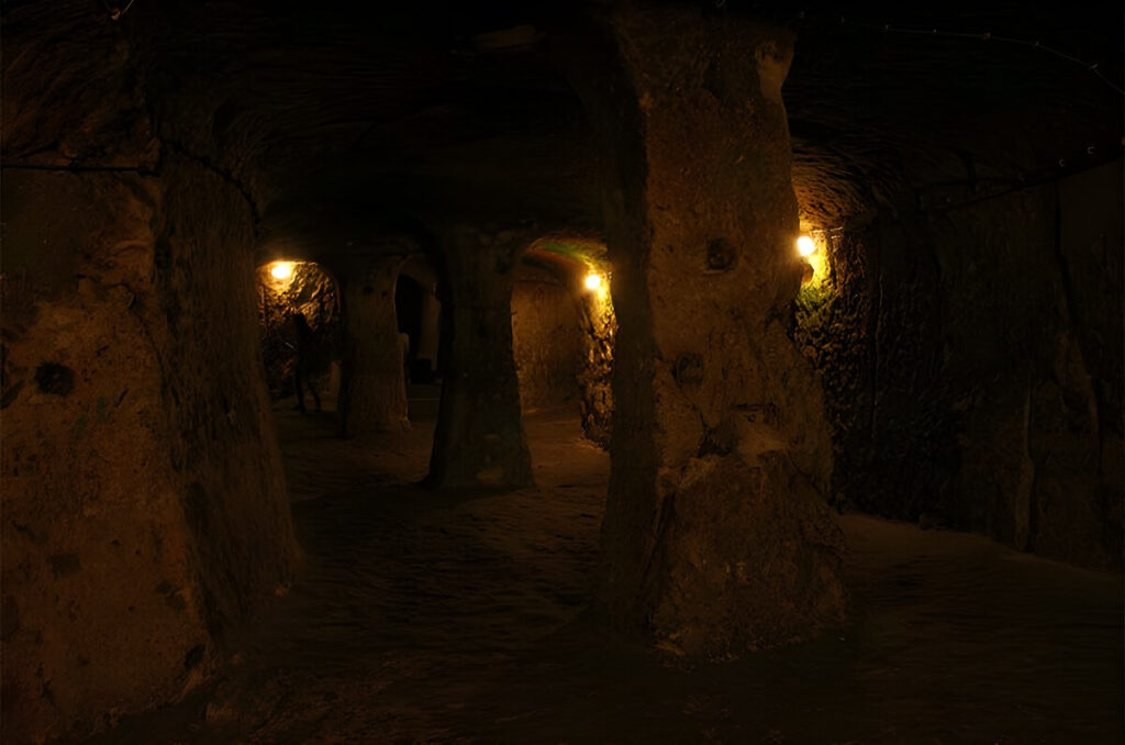 Kolumny w podziemnym mieście Derinkuyu