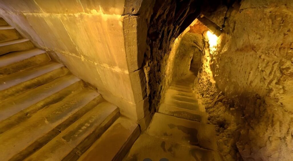 Wejście do podziemnego miasta Derinkuyu