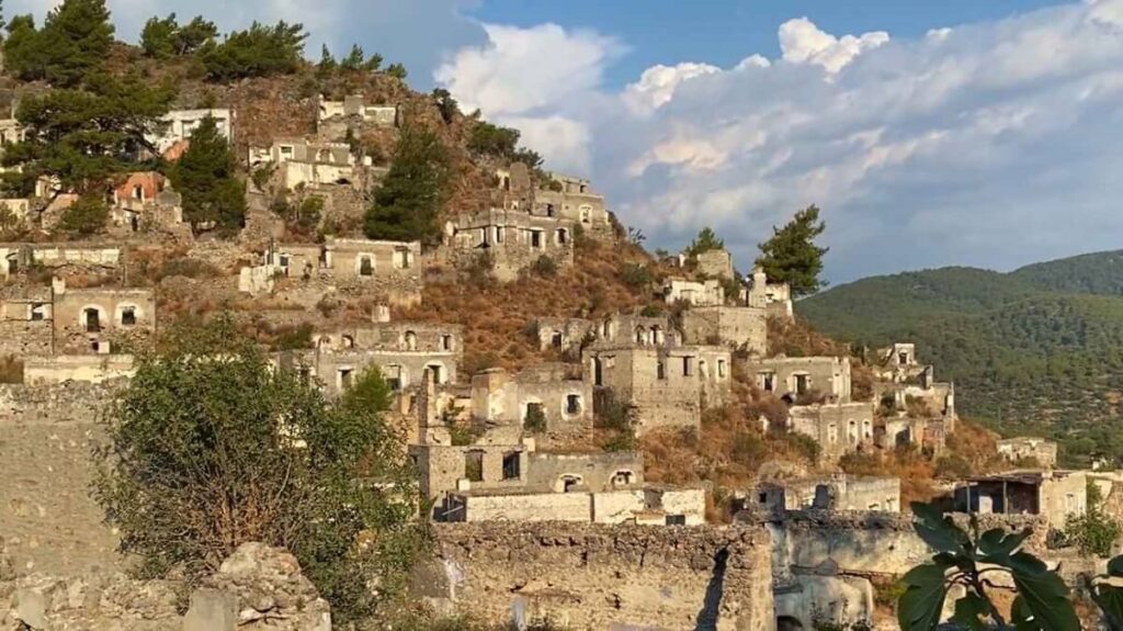 Miasto Kayaköy w Oludeniz